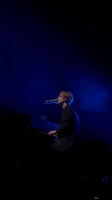 Tom Odell Aesthetic, Tom Odell Concert, Tom Odell Another Love, Cracked Wallpaper, Tom Odell, London Boy, Lost Souls, Dream Concert, Another Love