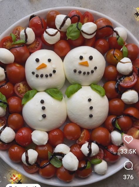 Burrata Snowman, Christmas Spectacular, Holiday Dishes, Decorações Com Comidas, Macaroni Pasta, Christmas Apps, Beautiful Desserts, Christmas Brunch, Xmas Food