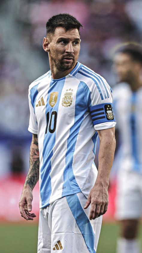 Leo Messi Goat, Leo Messi Argentina, Messi Pictures, Argentina Football Team, Messi World Cup, Argentina Team, Messi Goat, Fc Barcelona Wallpapers, Cristino Ronaldo