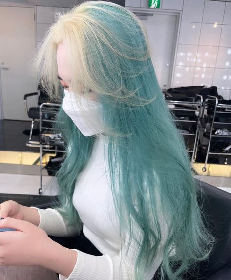 Blonde And Dyed Hair, Hair Color Combo Ideas, Cool Hair Color Combos, Fantasy Colors Hair, Cool Hair Dye Ideas For Blondes, Cute Hair Dye Ideas For Blondes, Color Combos Hair, Hair Dye Combos, Korean Hairstyle Color