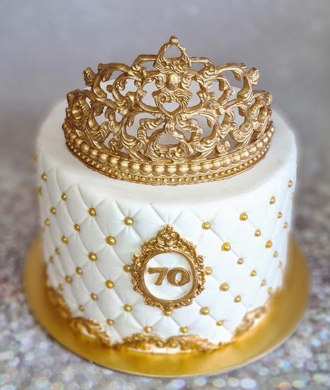 8 Inch Cake Designs, Gold 70th Birthday Cake, Crown Cake Ideas, Birthday Cake With Crown, Gold Cake Design Birthday, Gold Cake Birthday, 70 Birthday Cake, Crown Birthday Cake, Gold Crown Cake