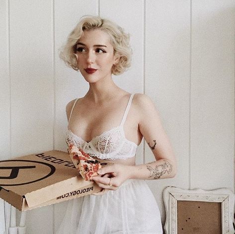 McKenna Kaelin | lvl 23 (@cozykitsune) • Instagram photos and videos Mckenna Kaelin, Simply Kenna, Eating Pizza, Artsy Photos, Bob Hair, Deep Meaning, Favorite Hairstyles, Red Dead, November 11