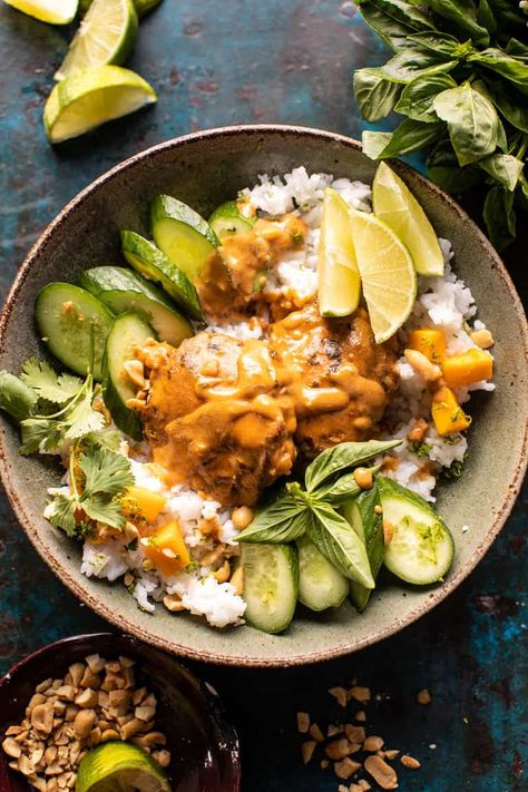 Weeknight Thai Peanut Chicken with Spicy Lime Mango | halfbakedharvest.com Springtime Recipes, Bowl Meals, Half Baked Harvest Recipes, Thai Peanut Chicken, Thai Peanut, Eat Pretty, Peanut Chicken, Chicken Entrees, Weekday Meals