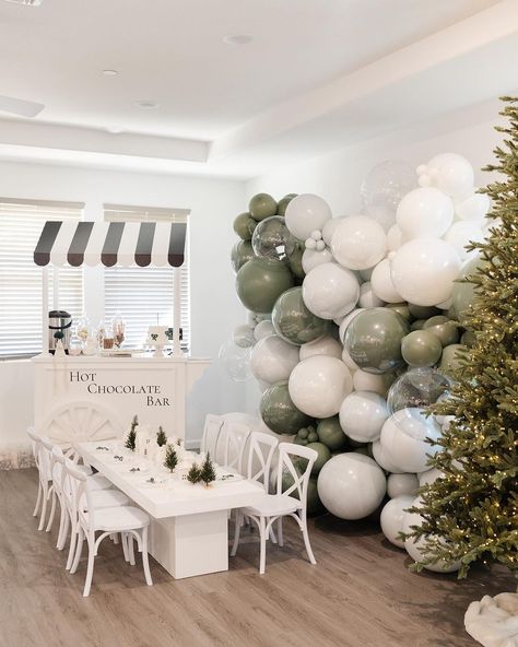 For FIRST James’ BIRTHDAY party, we’ve created a delightful atmosphere with a balloon wall in green mint and white colors🫧🌲The combination… | Instagram Green And White Birthday Theme, Winter Onederland Party Boy, Balloons First Birthday, Winter Onederland Party Girl, Winter Onederland Party, Winter Onederland Birthday, 1st Birthday Themes, Green Balloon, Warm Chocolate