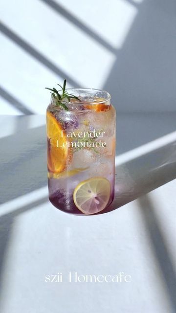 szii_Homecafe on Instagram: "Sparkling Lavender lemonade 🍋💜 🍊 Hope you guys like it 😍���😍 Tags 🏷️ #cafevlog #ａｅｓｔｈｅｔｉｃｓ #aestheticdrinkvideo #foodstagram #instafood #homecafé #homecafegram #cafeathome #lavender #lemon #instacafe #orange #fancydrink #drinkoftheday #reelcafe #igreel #prettyglass #drinkofinstagram #reelsinstagram #drinks🍹 #rosedrink #onthetable #homecaferecipes #homecafevideo #homecafethailand #homecafeindonesia #trendingreels #viral #fypシ" Summer Lemonade Aesthetic, Fresh Lemonade Aesthetic, Lavender Lemonade Aesthetic, Lemonade Aesthetic, Sparkling Lavender Lemonade, Lavender Lemon Mocktail, Rose Drink, Pasta Restaurants, Lavender Syrup