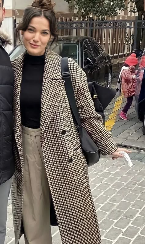 Classic Academia Outfit, Korean Winter Outfits, Capsule Wardrobe Casual, Simple Style Outfits, Korean Outfit Street Styles, Best Winter Outfits, Trench Coat Outfit, Midsize Fashion, Fashion Capsule Wardrobe