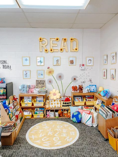 Teaching Classroom Decor, Elementary Classroom Themes, Classroom Organization Elementary, Teachers Room, Classroom Makeover, Elementary Classroom Decor, Elementary School Classroom, Teacher Inspiration, First Grade Classroom