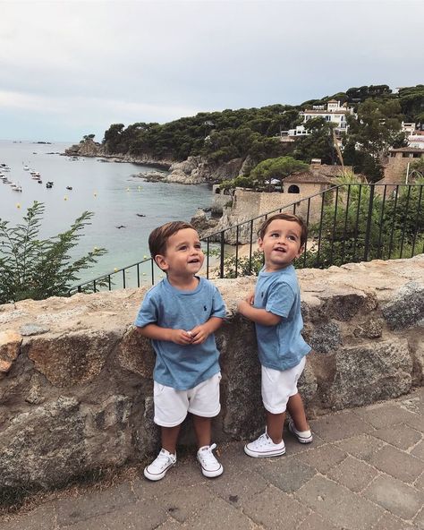 Cute twin little boys Twin Baby Boys, Kids Goals, Cute Twins, Foto Baby, Twin Boys, Baby Boy Fashion, Twin Babies