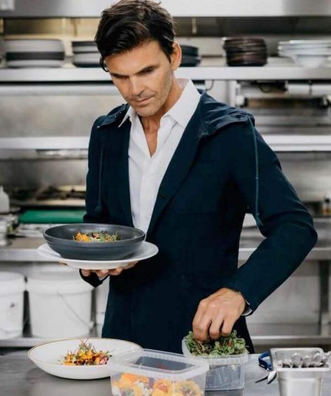 Celebrity Chef Matthew Kenney Aims to Make Healthy Vegan Food Accessible Worldwide Celebrity Vegans, Celebrity Chef Aesthetic, Charity Morgan Vegan Recipes, Famous Chefs Celebrities, Celebrity Cookbooks, Chef Life, Celebrity Chefs, Vegan Recipes Healthy, Raw Food Recipes