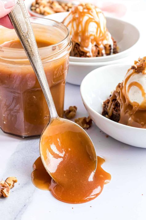 Caramel Sauce Recipe - Shugary Sweets Homemade Whipped Cream Recipe, Caramel Sauce Recipe, Caramel Ice Cream Topping, Sweet Sauces, Butterscotch Sauce, Shugary Sweets, Meat Rubs, Caramel Apple Cheesecake, Lemon Curd Recipe