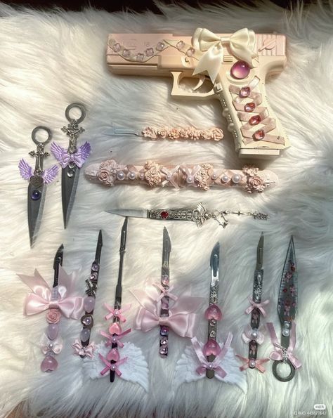 Knife Aesthetic, Creepy Cute Fashion, Pretty Knives, Kawaii Accessories, Cool Knives, Creepy Cute, Just Girly Things, الرسومات اللطيفة, Cute Fashion