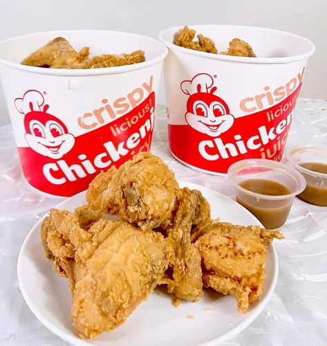 Jollibee Chicken Joy, Jollibee Chicken, Chicken Joy, Road Trip Food, Girly Phone Cases, Tasty Foods, Filipino Food, I Want To Eat, Filipino Recipes