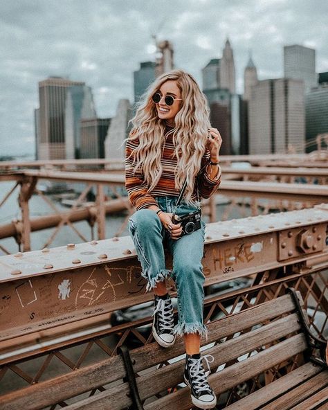 Stile Boho Chic, Look Grunge, Free Lightroom Presets Portraits, Mode Hippie, New York Pictures, Pose Fotografi, Photographie Portrait Inspiration, Model Pose, Foto Poses