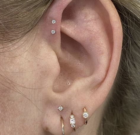 Anti Helix Piercing, Minimalist Ear Piercings, Constellation Piercings, Forward Helix Piercing, Helix Piercing Jewelry, Cool Ear Piercings, Pretty Ear Piercings, Cool Piercings, Cute Ear Piercings