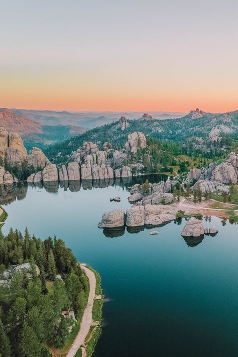 10 Very Best Things To Do In South Dakota Usa Road Trip Map, South Dakota Road Trip, South Dakota Vacation, South Dakota Travel, Sylvan Lake, Road Trip Planner, Custer State Park, Relaxing Travel, Badlands National Park