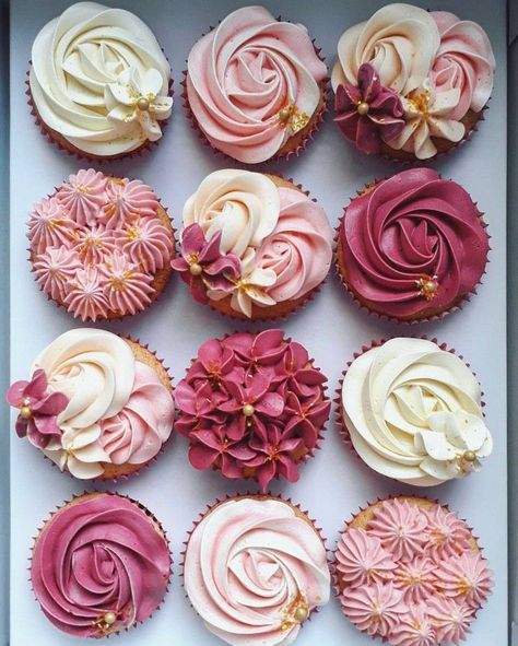 Bridal Shower Cupcakes, Pretty Cupcakes, Cupcake Cake Designs, Wilton Cake Decorating, Buttercream Cupcakes, Floral Cupcakes, Cake Decorating Piping, Beautiful Cupcakes, Wilton Cakes