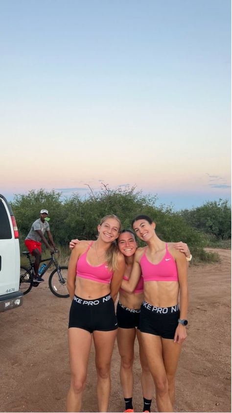 running, arizona, pink, running outfits, friends, teammates, track, cross country Running Fits Aesthetic, Xc Outfits, Cross Country Outfits, Running Outfit Aesthetic, Cross Country Aesthetic, Cute Running Outfits, Summer Workout Plan, Running Fits, Cute Running Outfit