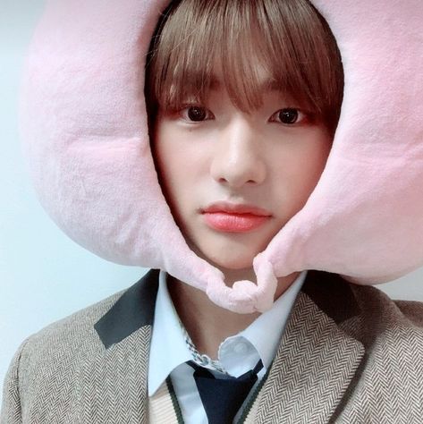 Hyunjin Pfp Cute, Hyunjin Bubble, Hyunjin Pfp, Hyunjin Pics, My Guardian Angel, Drama Queens, Hwang Hyunjin, Kids Icon, Cute Friends