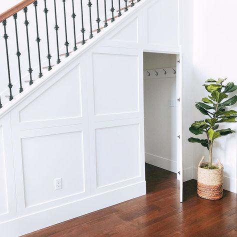 Door Under Stairs, Space Under The Stairs, Under Stairs Nook, Room Under Stairs, Space Under Stairs, Closet Under Stairs, تحت الدرج, Stairs Renovation, Staircase Storage