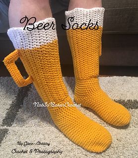 Crochet Beer Mug, Crochet Beer, Crochet Converse, Festival Purse, Socks Crochet, Beer Socks, Crochet Skirt Pattern, Colorful Slippers, Crochet Boots