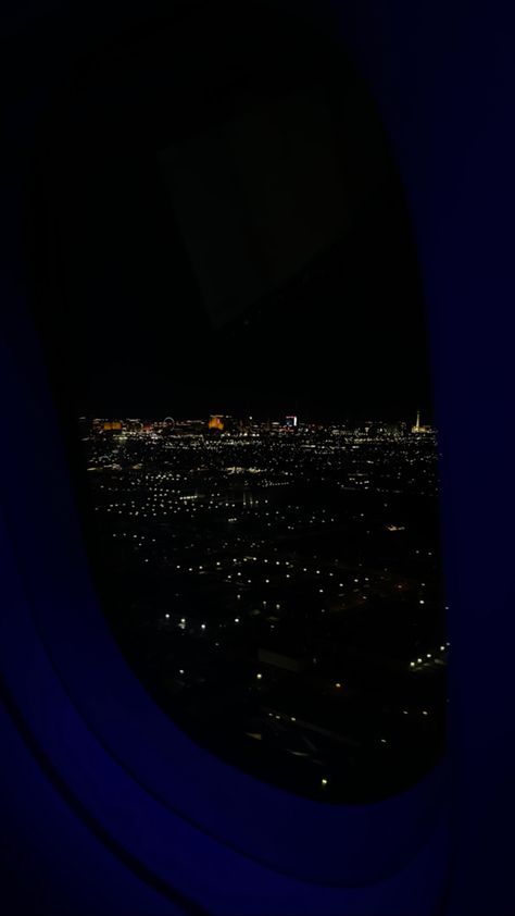 plane, window, travel, las vegas Travel Las Vegas, Trip To Vegas, Las Vegas Airport, Plane Window, Events Decor, Plane Ride, Rooftop Restaurant, Flight Ticket, Night Photos