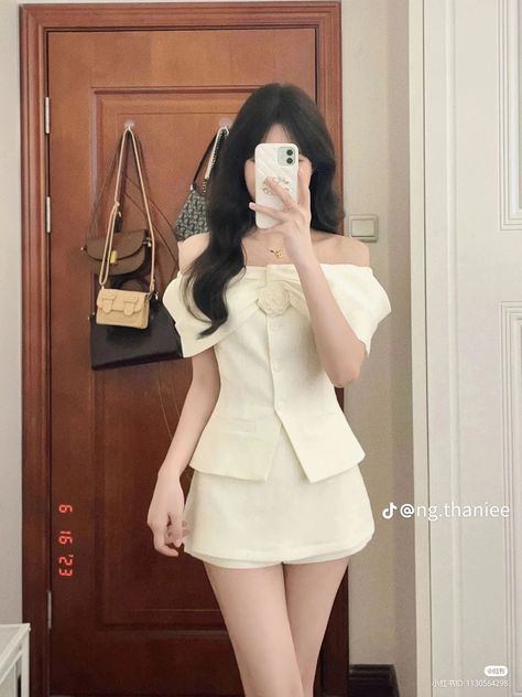 Working Woman Outfit, Uzzlang Outfits, Korean Fashion Work, Woman Outfit, Outfit Korean, Korean Casual Outfits, Queen Fashion, Expensive Clothes, Trendy Dress Outfits