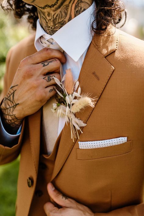 Brown Grooms Suit, Vintage Groom Attire, Boho Groom Attire, Bohemian Wedding Groom, Groom Attire Vintage, Bohemian Groom, Wedding Ideas Groom, Boho Groom, Groom Suit Black