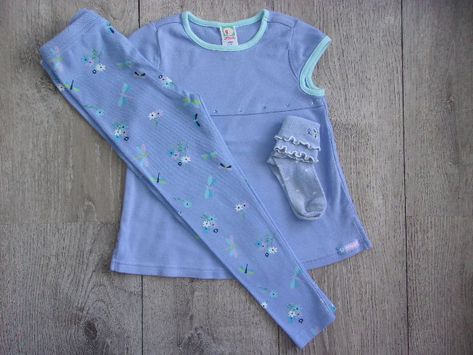 Vintage Gymboree Blue Rhinestone Top, Dragonfly Leggings and Ruffle Socks. SPRING SHOWERS (2002) Vintage Gymboree, Ruffle Socks, Spring Showers, Fashion 2000s, Ruffled Socks, Rhinestone Top, Spring Shower, Toddler Clothes, Blue Rhinestones