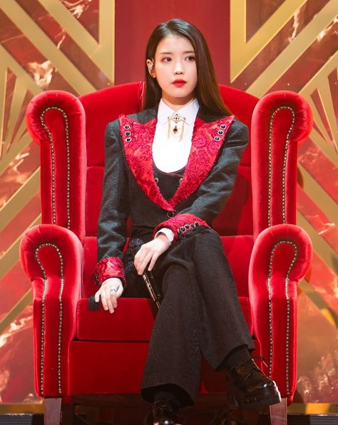 Iu Dress, Dress Aesthetic, Photo Outfit, Korean Actresses, Korean Celebrities, Kpop Fashion Outfits, Korean Actress, Red Carpet Looks, Korean Beauty