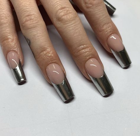 Chrome French Tip Nails, Chrome Nails Silver, Chrome French Tip, Chrome Tips, Chrome French, Classy Acrylic Nails, Tip Nails, Silver Chrome, Silver Nails