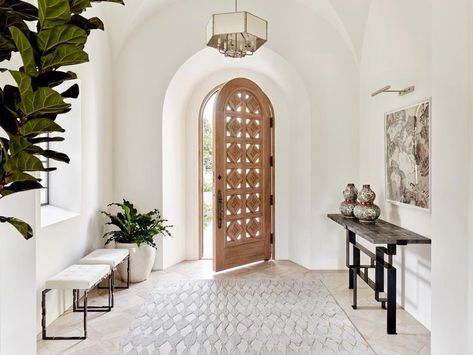 Spanish Mission, Interior Boho, David Michael, Casas Coloniales, Spanish Style Homes, Foyer Design, Mediterranean Decor, Spanish House, Mediterranean Homes