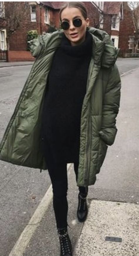 Olive Green Puffer Jacket Outfit, Padded Coat Outfit, Green Puffer Jacket Outfit, Long Puffer Jacket Outfit, Puffy Jacket Outfit, Puffer Coat Outfit, Puffer Outfit, Winter Jacket Outfits, Green Puffer Jacket