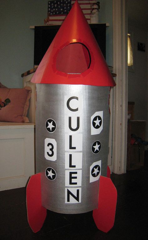 Astronaut Valentine Boxes, Rocket Valentine, Space Themed Valentines, Rocket Ship Party, Cardboard Rocket, Diy Valentines Box, Kids Valentine Boxes, Boys Valentines, Diy Rocket