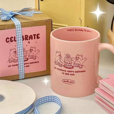 Mug Giveaway Ideas, Mug Packaging Ideas, Pink Club, Deco Pastel, Cute Typography, Container Cafe, Party Giveaways, Pretty Mugs, Packing Design