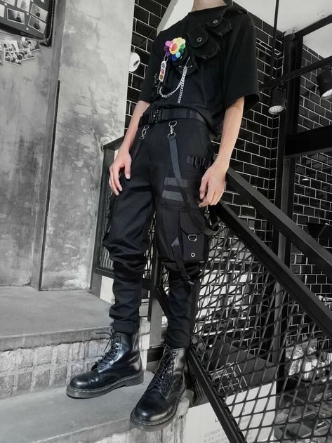 Punk Athleisure, Grunge Fashion Men, Urban Mens Fashion Streetwear, Alternative Fashion Mens, Rogue Design, Tokyo Streetwear, Grunge Style Outfits, Grunge Outfits Men, Instagram Baddie