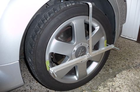 Wheel Alignment Tool by peter-ss -- Homemade wheel alignment tool constructed from aluminum bar stock and threaded rod. Equipped with a laser pointer and a steel scale. http://www.homemadetools.net/homemade-wheel-alignment-tool Car Wheel Alignment, Car Alignment, Car Life Hacks, Auto Maintenance, Car Diy, Auto Mechanic, Bar Stock, Bungee Cords, Wheel Alignment