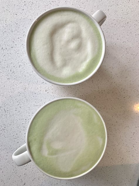 Hot Matcha, Matcha Aesthetic, Old Fashioned Oatmeal, Green Matcha, Matcha Drink, Vanilla Girl, Pretty Drinks, Matcha Latte, Green Juice