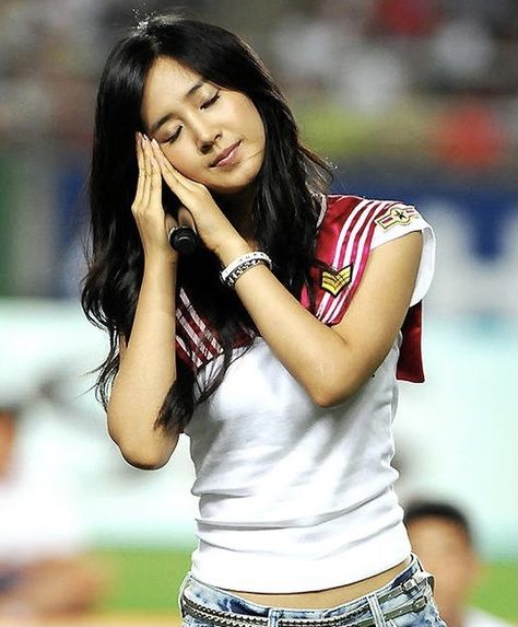 yuri snsd girls generation 2nd gen kpop Yuri Girls Generation, Yuri Snsd, 2nd Gen Kpop, Kwon Yuri, Face Card, Girls Generation, Girl Group, Quick Saves