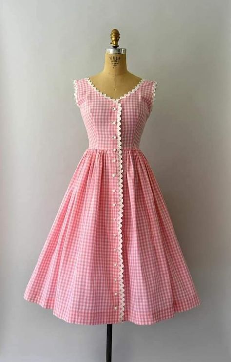 Sundress Ideas, Vintage Dress 50s, 50's Dresses, Housewife Dress, Classic Dresses, Cotton Frocks, Stylish Short Dresses, Vintage Dresses 50s, Secret Door