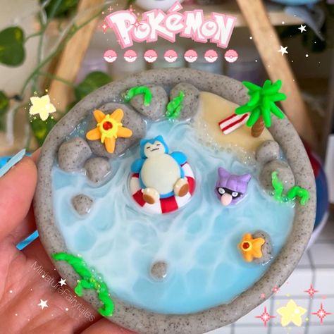 Miniature Pokemon scene handmade with polymer clay and resin. Clay Pokemon, Pokemon Decor, Polymer Clay And Resin, Clay Crafts For Kids, Diy Pottery Painting, Clay And Resin, Air Dry Clay Projects, Clay Diy Projects, Polymer Clay Diy