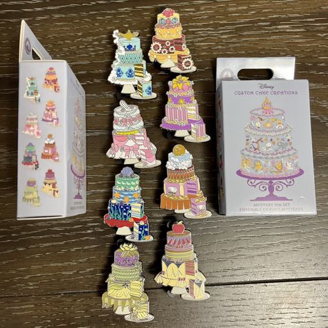 Disney Core, Rare Disney Pins, Disney Characters Christmas, Disney Inspired Food, Disney Pins Sets, Disney Pins Trading, Disney Pin Collections, Disney Headbands, Disney Princesses And Princes