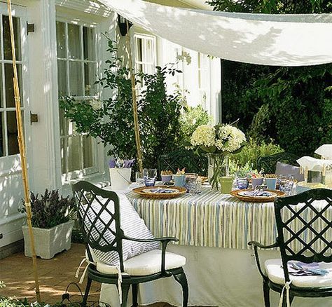 I love the double layer table covering and the clever overhang, got any extra sheets??