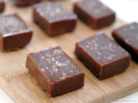 Salted Tahini Fudge Tahini Fudge, Resep Vegan, Paleo Recipes Snacks, Grain Free Desserts, Paleo Sweets, Paleo Snacks, Chocolate Caramels, Paleo Dessert, Vegan Sweets