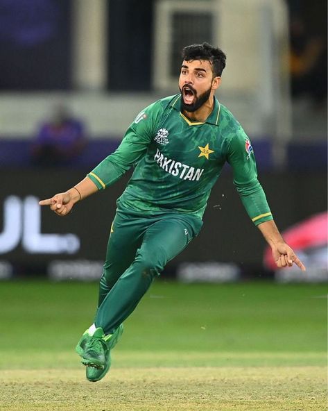 Shadab Khan Cricketer Wallpaper, Pakistan Cricket Team Wallpapers, Shadab Khan Cricketer, Pakistan Cricket Match, Babar Azam Dpz, Organize School, Shadab Khan, Cricket Coaching, Desi Vibes