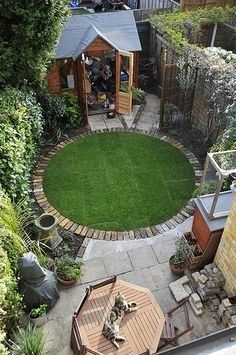 Small Backyard Garden, Circular Lawn, Low Maintenance Backyard, Back Garden Design, Garden Design Layout, Casa Exterior, Backyard Garden Design, Front Yard Garden, Chelsea Flower Show