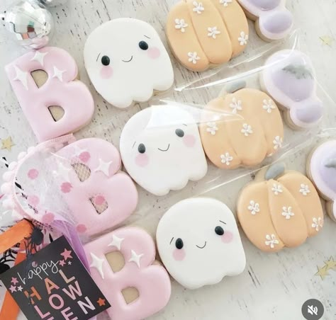 Boo Cookies, Halloween Sugar Cookies Decorated, Cookies Theme, Halloween Sugar Cookies, Baby Birthday Themes, Iced Sugar Cookies, Halloween Sweets, Hey Boo, Halloween Cookie