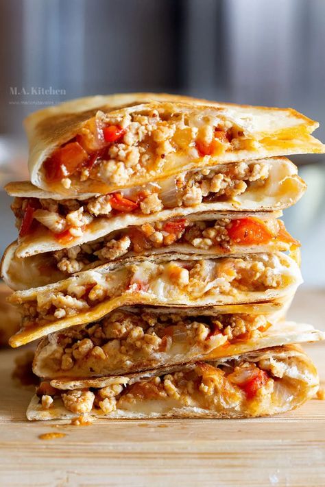 Quesadilla Recipes Ground Turkey, Ground Turkey Wraps Tortillas, Mexican Ground Turkey Recipes, Ground Turkey Mexican Recipes, Ground Turkey Wraps, Ground Turkey Quesadillas, Turkey Quesadilla Recipes, Easy Ground Turkey Recipes, Mexican Toppings