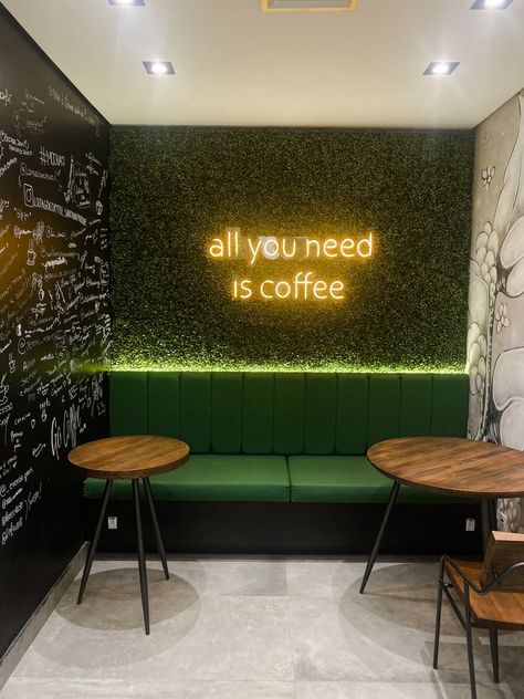 Tiny Cafe Seating Ideas, Green Wall Coffee Shop, Grass Wall Coffee Shop, Local Restaurant Design Ideas, Coffee Shop Green Design, Restaurant Crockery Ideas, Cafe Wall Design Ideas Interiors, Restaurant Outdoor Design, Selfie Point Ideas For Restaurant