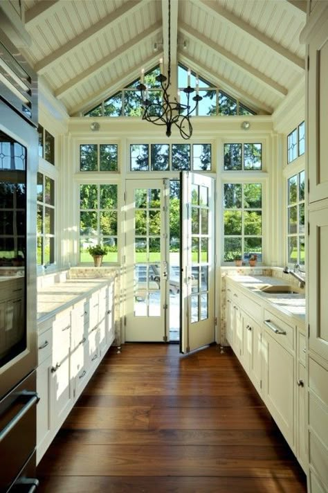 How wonderful would it be to have this kitchen?  Have it open right out on to a deck for amazing summer parties. Desain Pantry, Galley Kitchens, Lots Of Windows, Galley Kitchen, Room Pictures, Decor Minimalist, Cool Rooms, Design Case, Tiny Homes