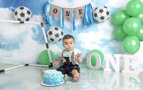 Soccer Cake Smash Baby Boy Soccer, 1st Year Cake, Cake Smash Theme, Soccer Cake, Soccer Birthday Parties, Colic Baby, Boys First Birthday Party Ideas, Smash Cake Boy, Soccer Birthday